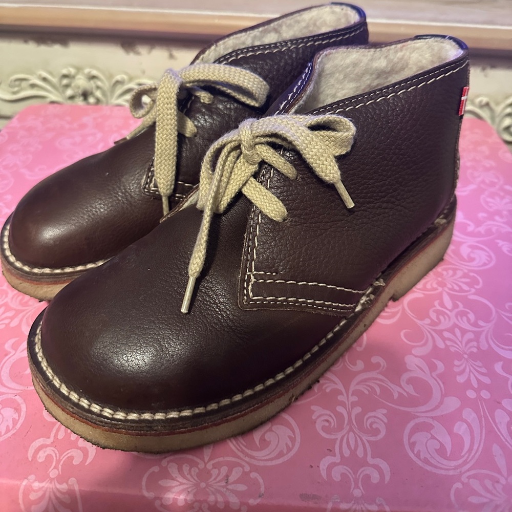 Duckfeet Grena in Chocolate Brown size 39. Worn just a few times